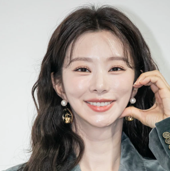 The most loved look of Lee Joobeen today