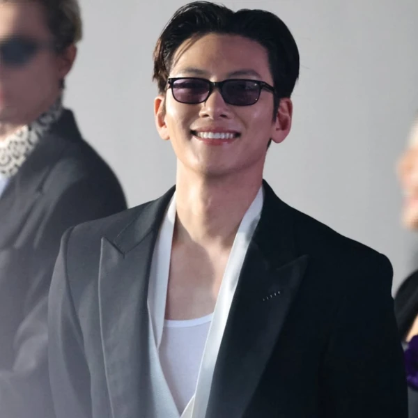 充满粉丝爱意的池昌旭人气照片