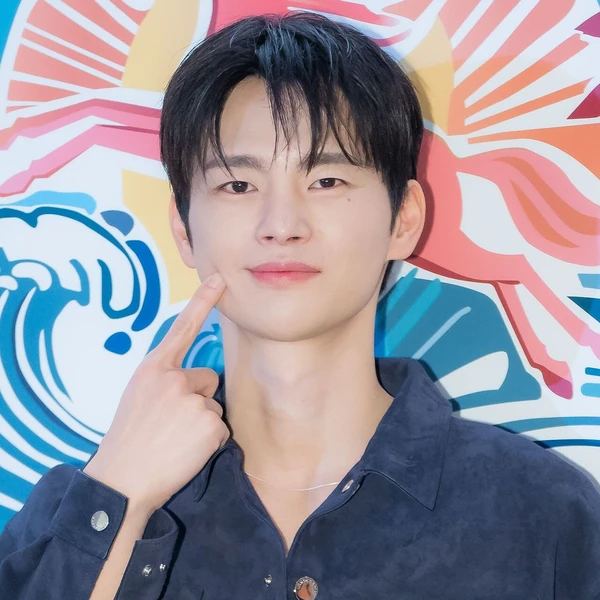 The most loved look of Seo Inguk today