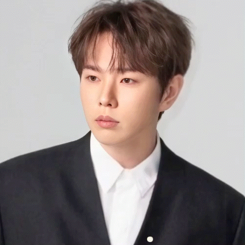 Popular photo full of fans’ love for Lee Byeongchan