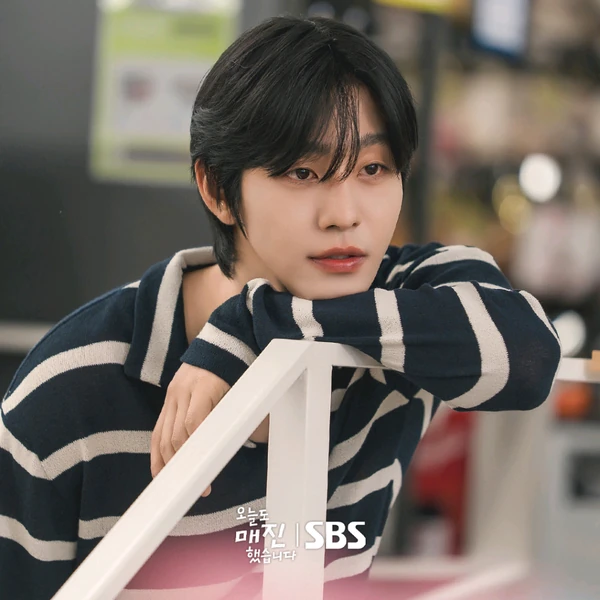 The most loved look of Ahn Hyoseop today