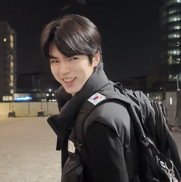 Momen gemilang Cha Junhwan yang dibuat oleh fandom