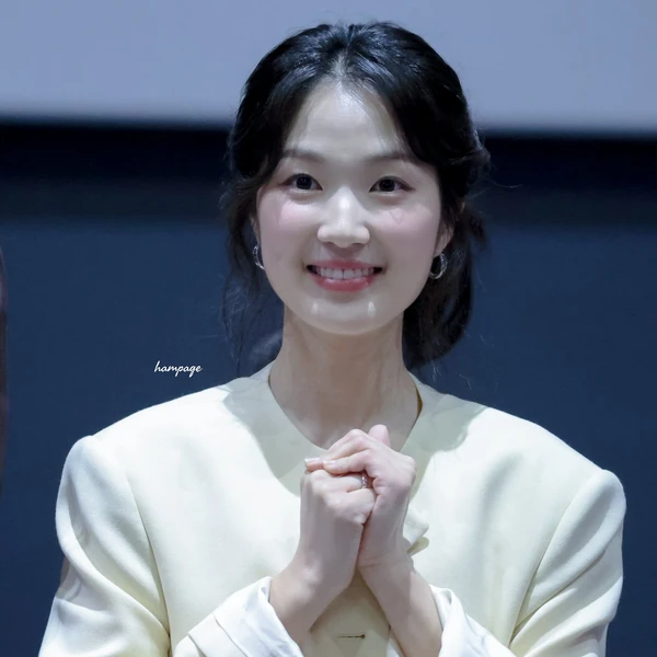 Today’s standout profile photo of Kim Hyeyoon on Choeaedol Celeb