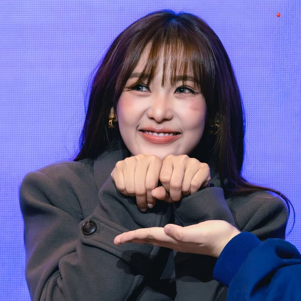 Popular photo full of fans’ love for Film Rachanun Mahawan