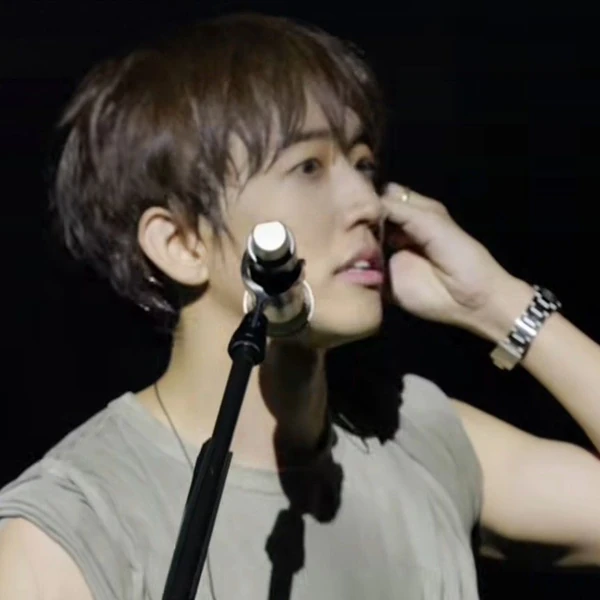 Foto populer Lee Seungyoon yang penuh cinta dari penggemar