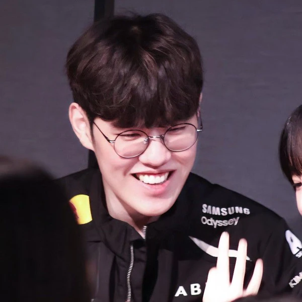 Foto profil terbaik Oner hari ini di Choeaedol Celeb