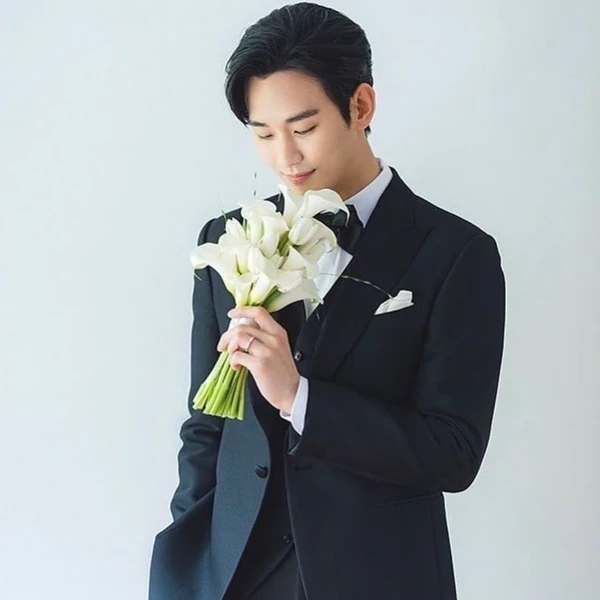 Penampilan Kim Soohyun yang paling disukai hari ini