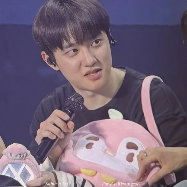 Foto populer Doh Kyungsoo (D.O.) yang penuh cinta dari penggemar