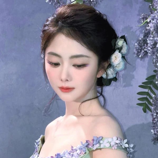 The most loved look of Tan Song Yun today