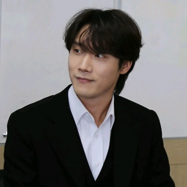 The most loved look of Choi Woojin today