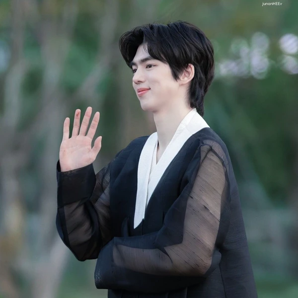 Momen gemilang Cha Junhwan yang dibuat oleh fandom