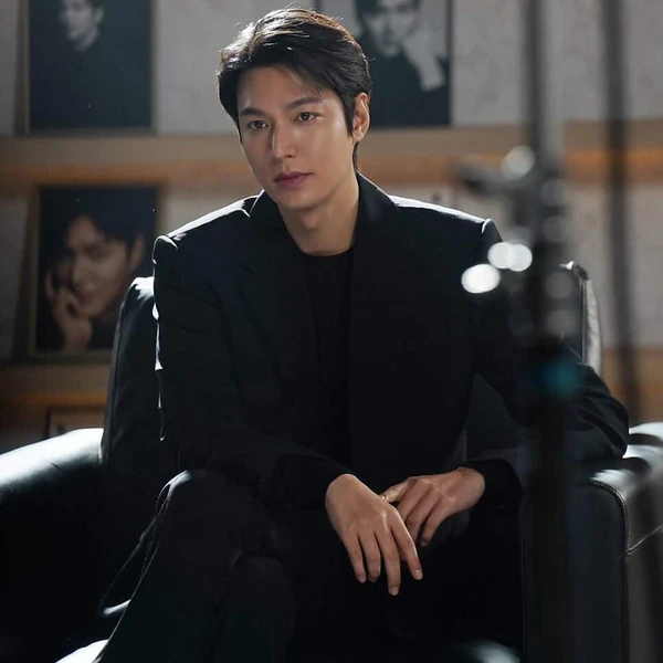 今天最受喜愛的李敏鎬模樣