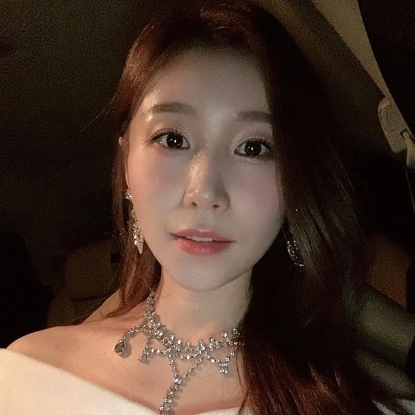 The most loved look of Lee Sona today