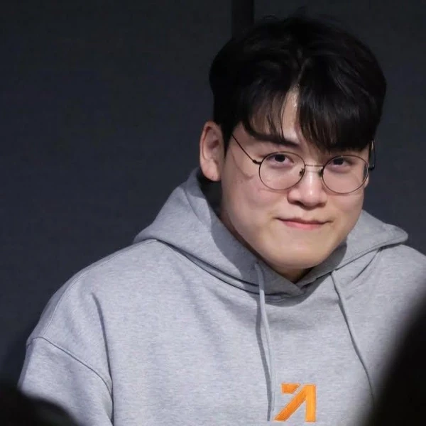 展现Gumayusi魅力的代表照片