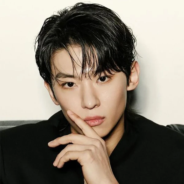 Popular photo full of fans’ love for Dex