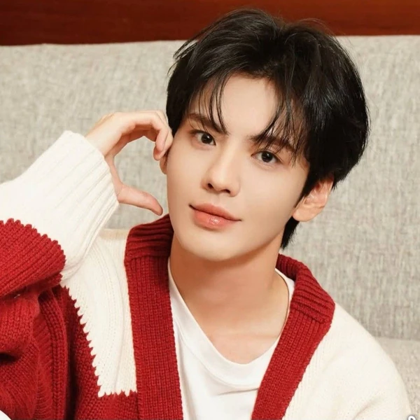 Popular photo full of fans’ love for Bi Wenjun