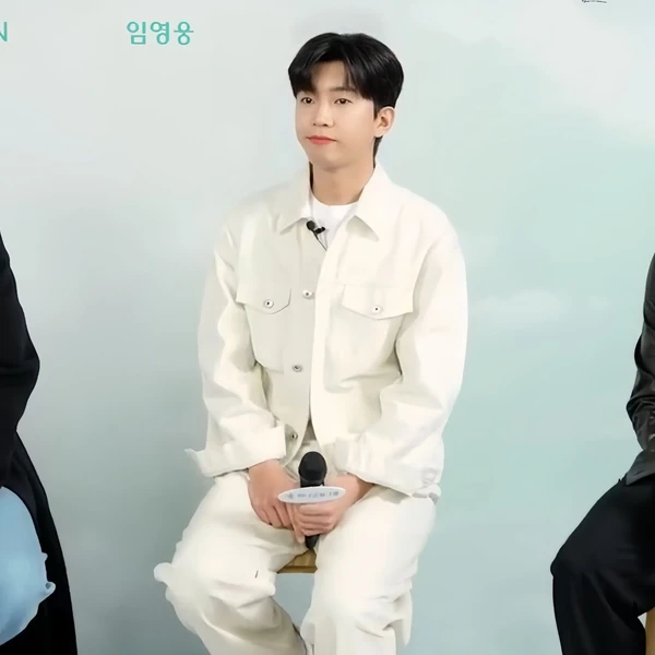 Popular photo full of fans’ love for Lim Youngwoong