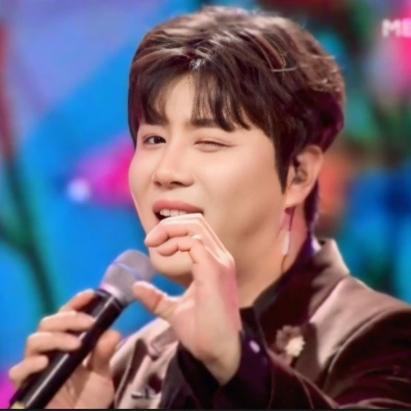 The most loved look of Jin Haesung today