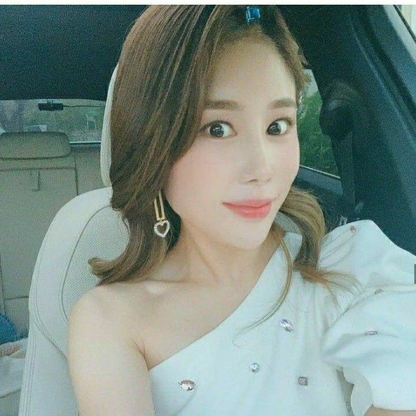 Penampilan Kim Soyou yang paling disukai hari ini