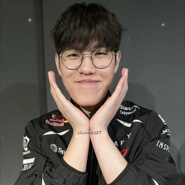 Today’s standout profile photo of Oner on Choeaedol Celeb