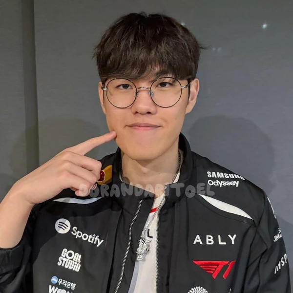 Popular photo full of fans’ love for Oner