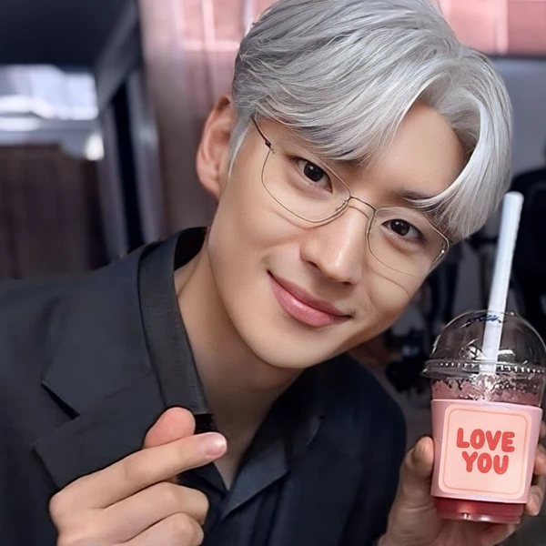 Popular photo full of fans’ love for Lee Jaehoon