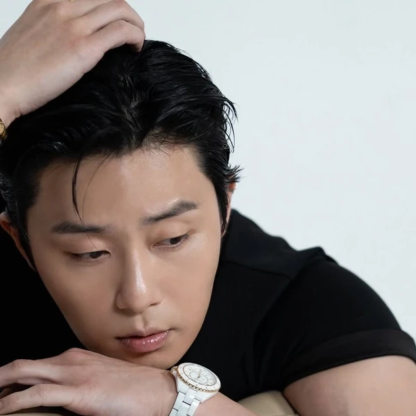 Popular photo full of fans’ love for Park Seojoon