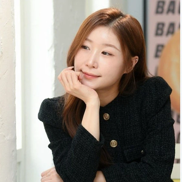 Popular photo full of fans’ love for Lee Sona