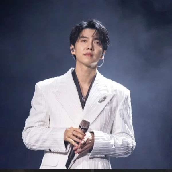 Penampilan Lee Seunggi yang paling disukai hari ini