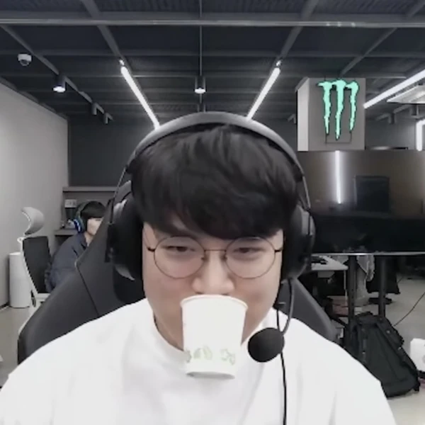 Postingan banner paling populer di komunitas Gumayusi