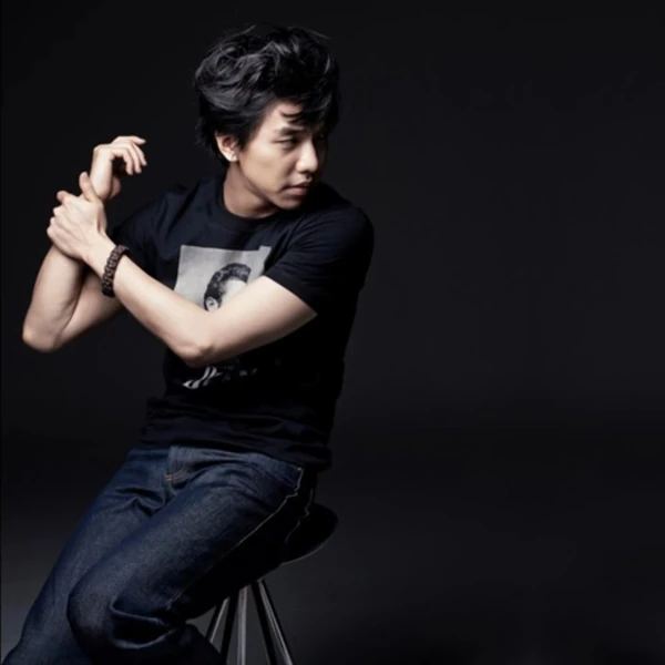 Foto populer Lee Seunggi yang penuh cinta dari penggemar