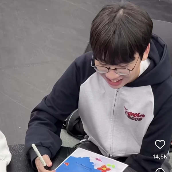 Popular photo full of fans’ love for Doran