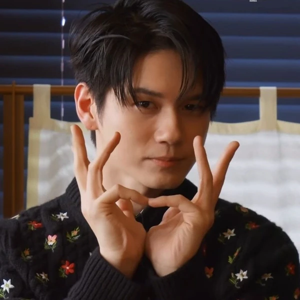 The most loved look of Ong Seongwu today