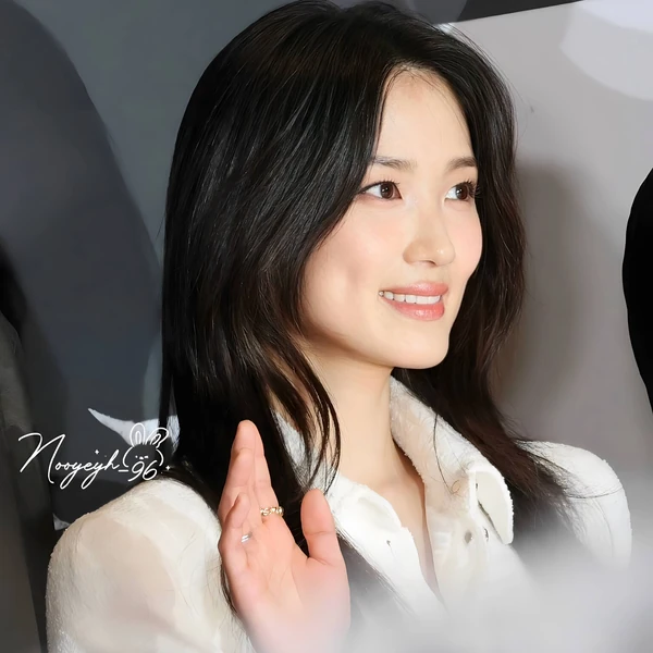 Popular photo full of fans’ love for Kim Hyeyoon