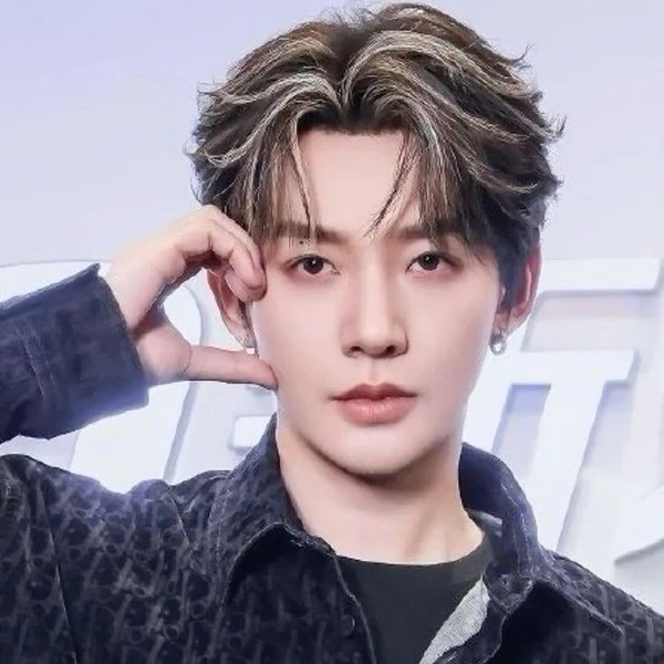 The most loved look of Deng Wei today