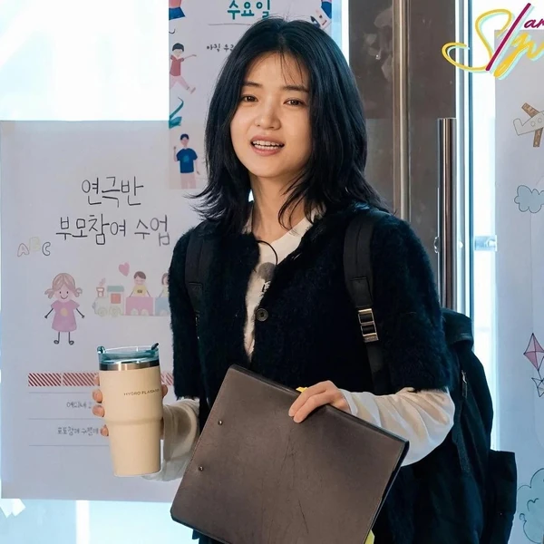 The most loved look of Kim Taeri today