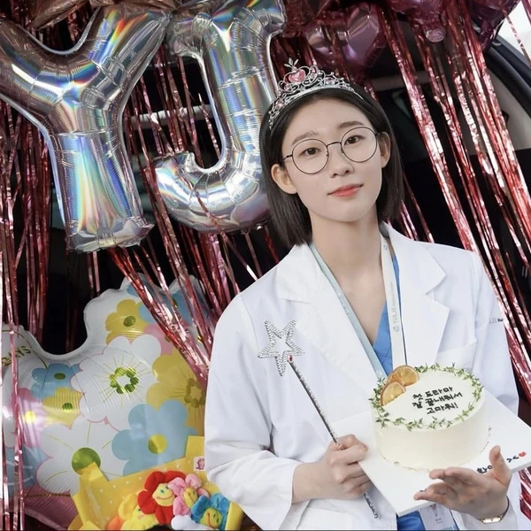 Popular photo full of fans’ love for Han Yeji