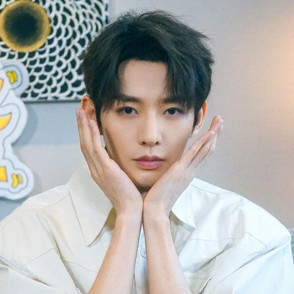 The most loved look of Deng Wei today