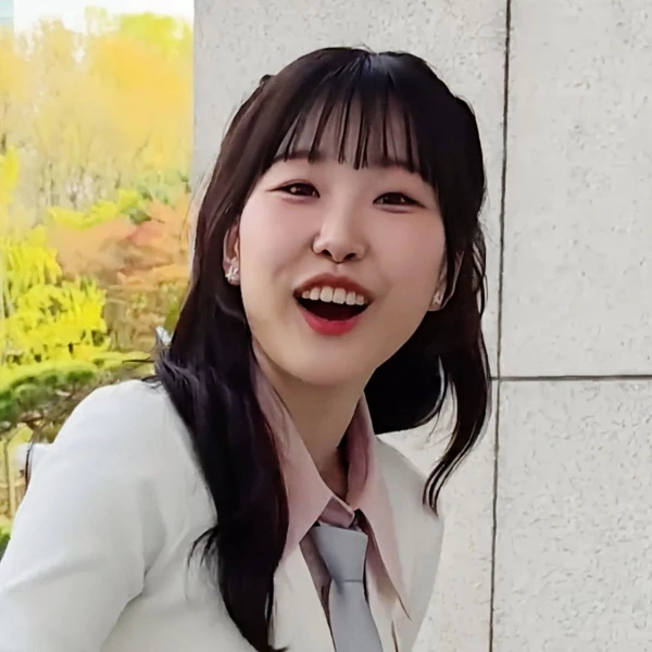 Popular photo full of fans’ love for Hong Seongyun