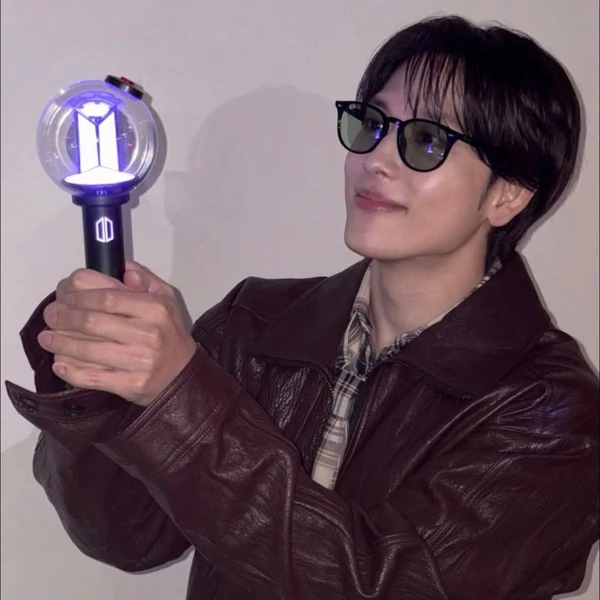 Popular photo full of fans’ love for Yim Siwan