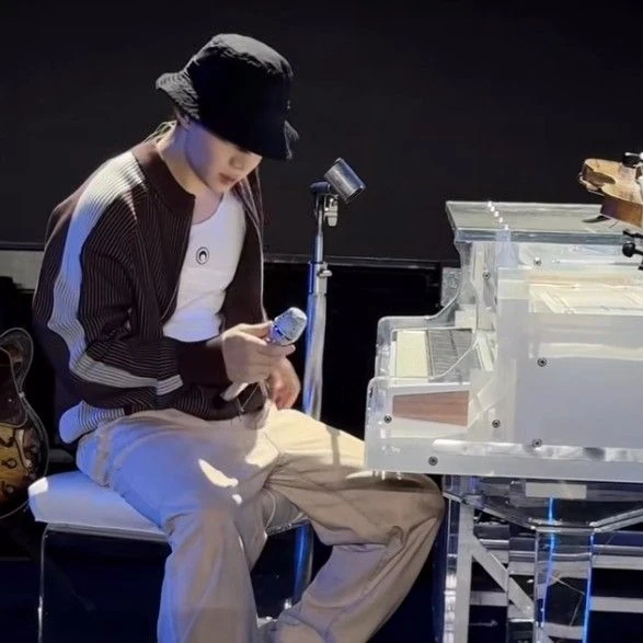 The most loved look of Henry today