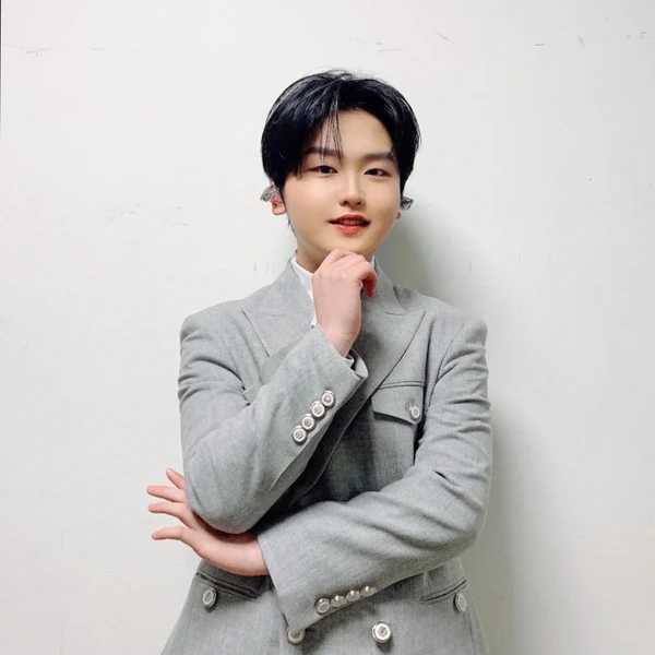 Popular photo full of fans’ love for Park Sungon