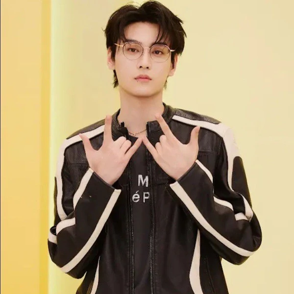 Popular photo full of fans’ love for Tian Xuning