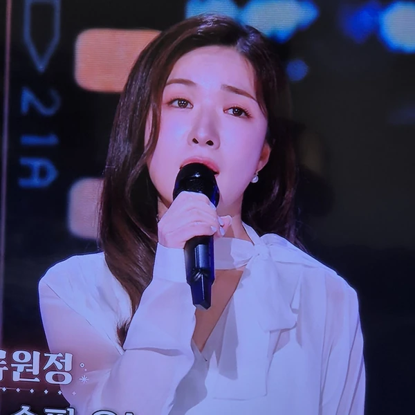 Popular photo full of fans’ love for Ryu Wonjung