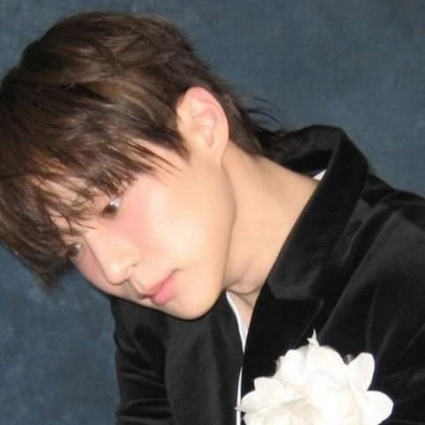 Popular photo full of fans’ love for Bae Inhyuk