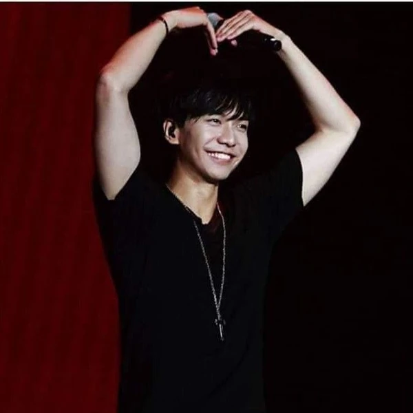 イ・スンギへのファンの愛が詰まった人気写真