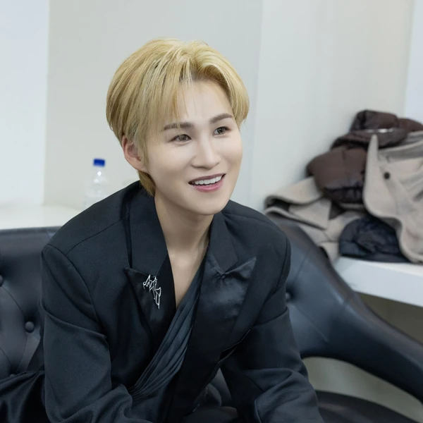 充满粉丝爱意的金熙栽人气照片