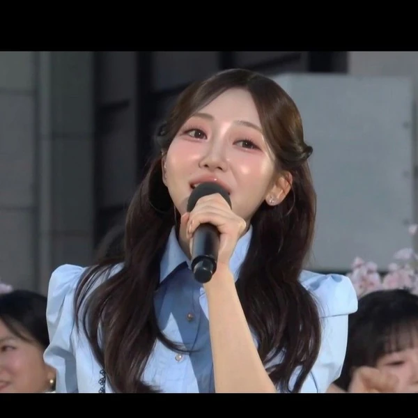 The most loved look of Gil Ryeowon today