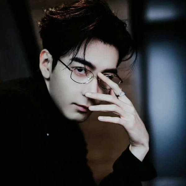 Popular photo full of fans’ love for Chen Xingxu