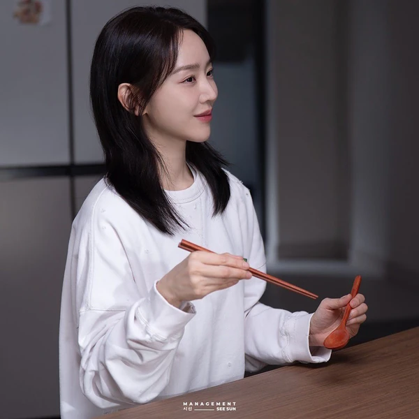 Popular photo full of fans’ love for Shin Haesun